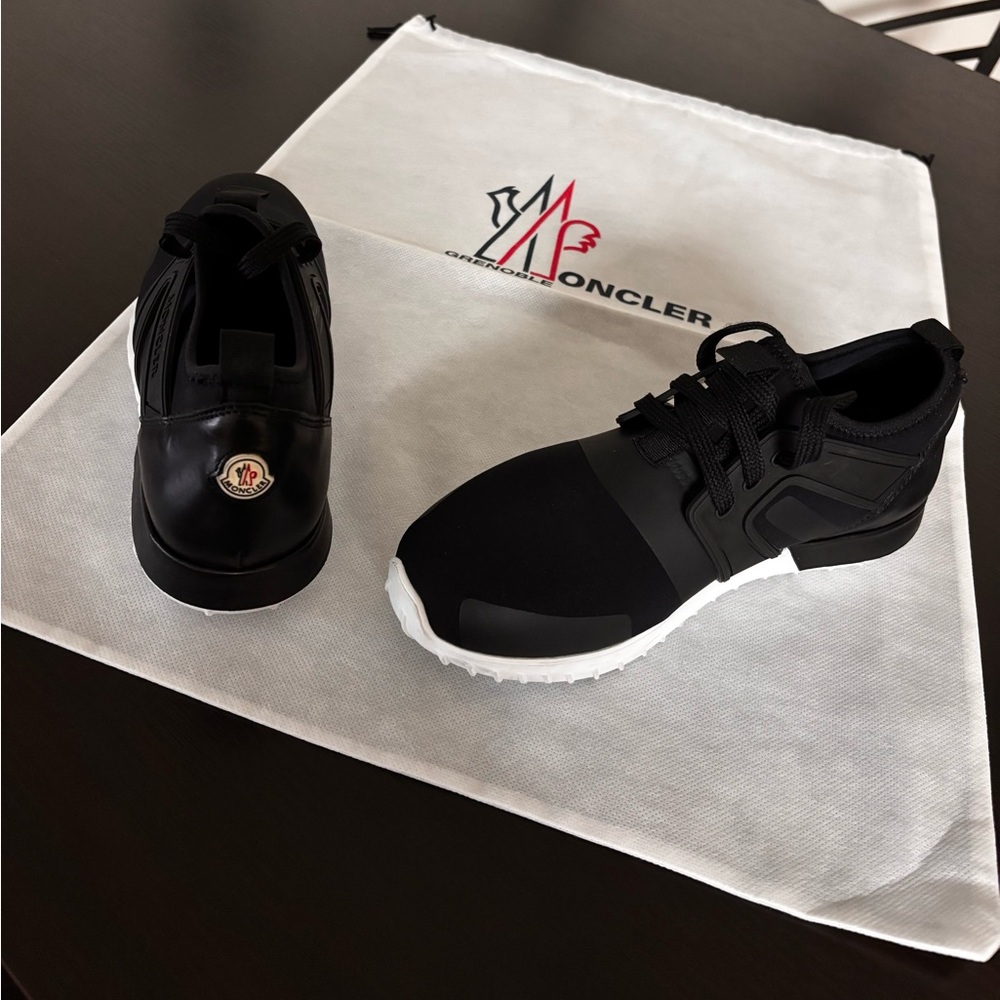 Moncler Enfant Elliot Big Boy Kids sneakers Size 5 (37) w Free Dust Bag Like New